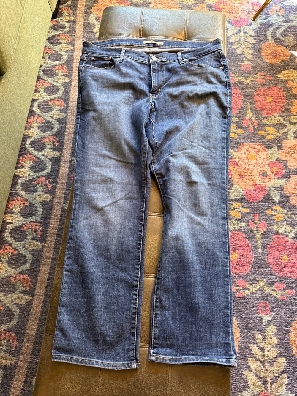 Levi’s Women’s Classic Straight Faded Blue Jeans 16